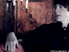 Twinks cock sucking before analrailing