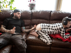 Gamer guy ditches the game to get fucked by a hunk