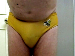 Inexperienced, pee holding, brit