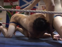 Amateur males share the ring for something else than fighting