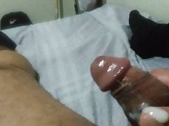 IT 2 AM AND BEFORE GO TO BED I SQUEEZED MY DICK JUICE OUT