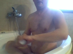 im smooth-shaven my face in tub tube