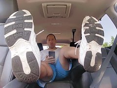 BIGGBUTT2XL SHOWS HIS SIZE 10 AND A HALF FEET