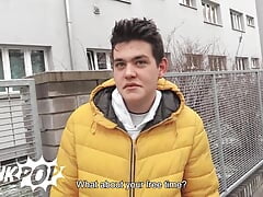 He Is On His Way To Buy Cigarettes When He Bumps Into This Guy Who's Willing To Give Him Extra Love - TWINK POP