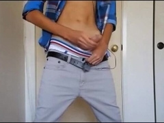 Twink Amateur Gets Off on Sagging