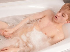 Bath boy bang with two young hotties, Alpan Stone and Philip Kiss