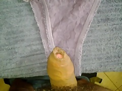 Gozando na calcinha da namorada - parte 1