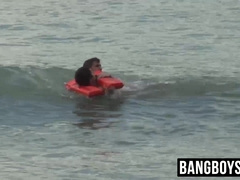 Lifeguard bangs cute jock after saving him nude on beach