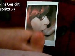 Jaque ins Gesicht gespritzt. Jaque sprayed in the face.