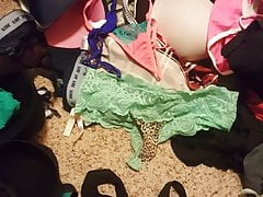 Spraying cum on cousin baileys VS Pink thongs