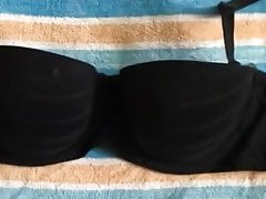 Ejac sur soutif de ma soeur