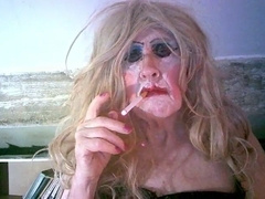 Smoking slag Sarah advertises herself, she is desperate for man-meat