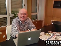 Sexy naked cleaner gets his ass serviced