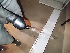 Excuse me, i search a place to spray my Piss like cum