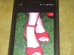 Cum On Karen Gillian Sexy Feet