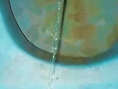 Bathroom me kiya sex school girl ke sath
