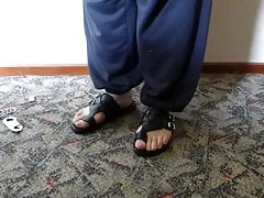 How to Chain Thumbs to the Big Toe for B&D Session