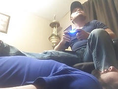Under sexy gamers feet