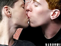 Cute twink fucks his boyfriend after having his dick sucked