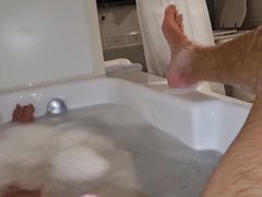 BATHTUB SAW   ENGLISH - WATCH HOW I SAWMY BIG COCK