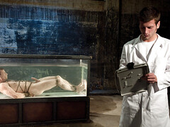 Underwater anal bondage perversions in dirty experiments
