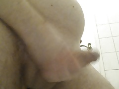 im Bad gewichst und gespritzt