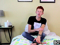 twunk stretches his bum and jerks off to an explosive finish