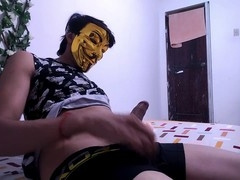 Guy with a big cock gets off solo