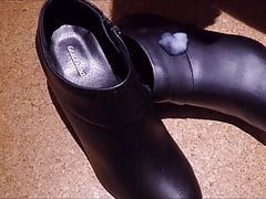 Cum on Andreas Heels