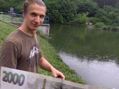 Amateur dude goes outdoors and he wants a facial