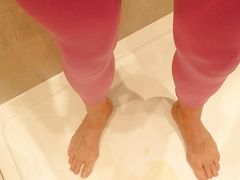pissing in my pink leggings