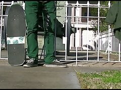 PEEING MY GREN PANTS IN PUBLIC