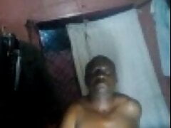 Joe Nshimiye nu devant une camera girl cliquer ici