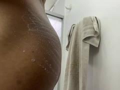 FAT WOOLY MANMEAT OF 22CM WELL HAIRLESS AFTER THE BATHROOM