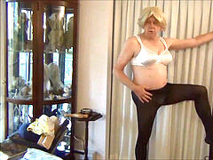 wild Gigi modeling glides