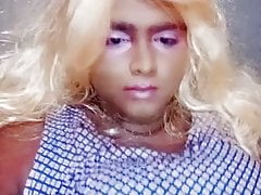 MY name is samee.....i like to crossdressing .... and anal