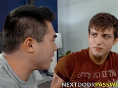 Power bottom Elliot Finn moaned in pleasure in a lustful dick riding on Hunk Axel Kan