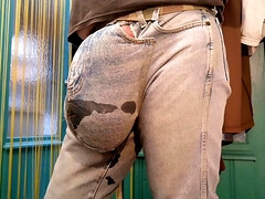 Wetting my jeans bulge!!!