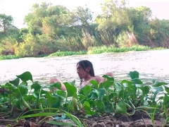 I get bare on the sea bank and wank until I jizm