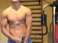 Macho Amateur Lad Jerking on Cam