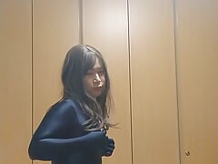 A cute man&#039;s step daughter masturbates in full-body tights raw clothes