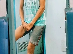 Indian Muslim Gay Boy on Train - Big Dick