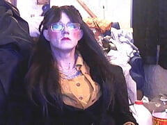 CROSSDRESER JERKS OFF HUGE COCK