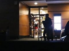 fur Nutte Betsy bei McDonalds eingekauft - total in Plastik