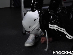 Athletic Nando Vasquez pleased himself in a solo dick jacking session