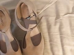 Huge cum on My gfs brand new high heels