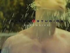 Rocky Vallarta fucked James Fox' asshole in an open field