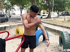 Muscle twink Aalan Foxter handjob huge dick