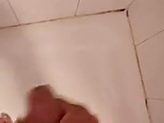 In die Dusche spritzen