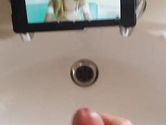 Fapping to Nicola Peltz